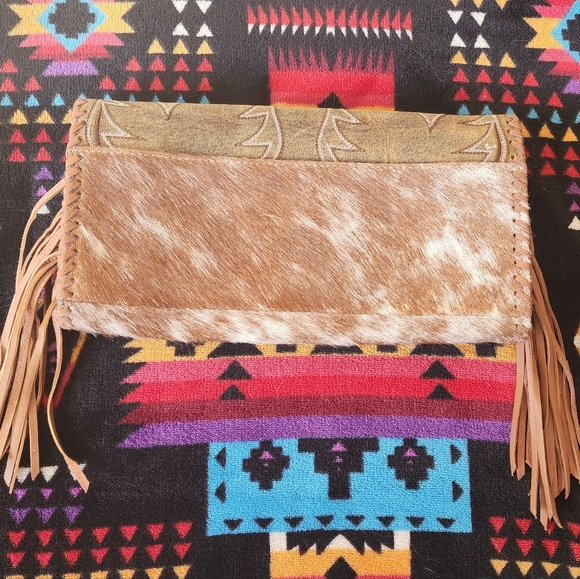 NWT Myra clutch/wallet - Picture 2 of 4
